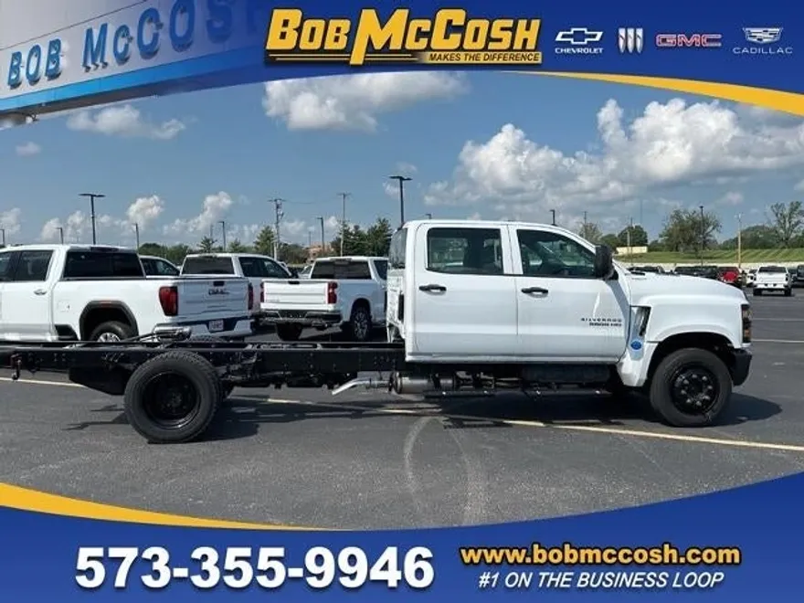 2023 Chevrolet Silverado 5500HD Work Truck photo 1