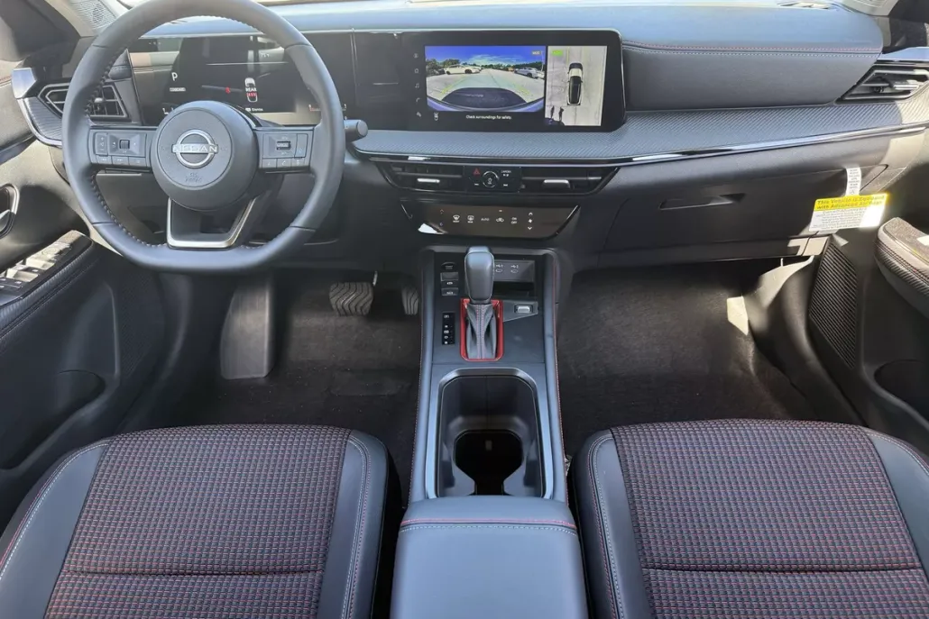 2025 Nissan Kicks SR photo 1