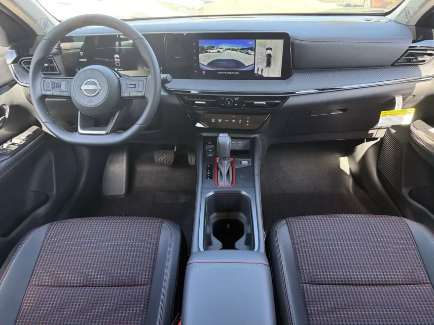 2025 Nissan Kicks SR photo 1