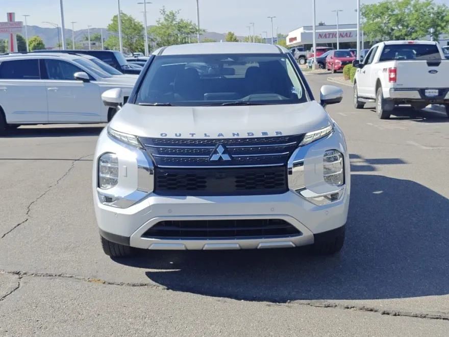 2025 Mitsubishi Outlander PHEV photo 1