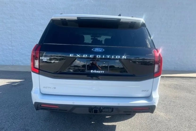2025 Ford Expedition MAX photo 1
