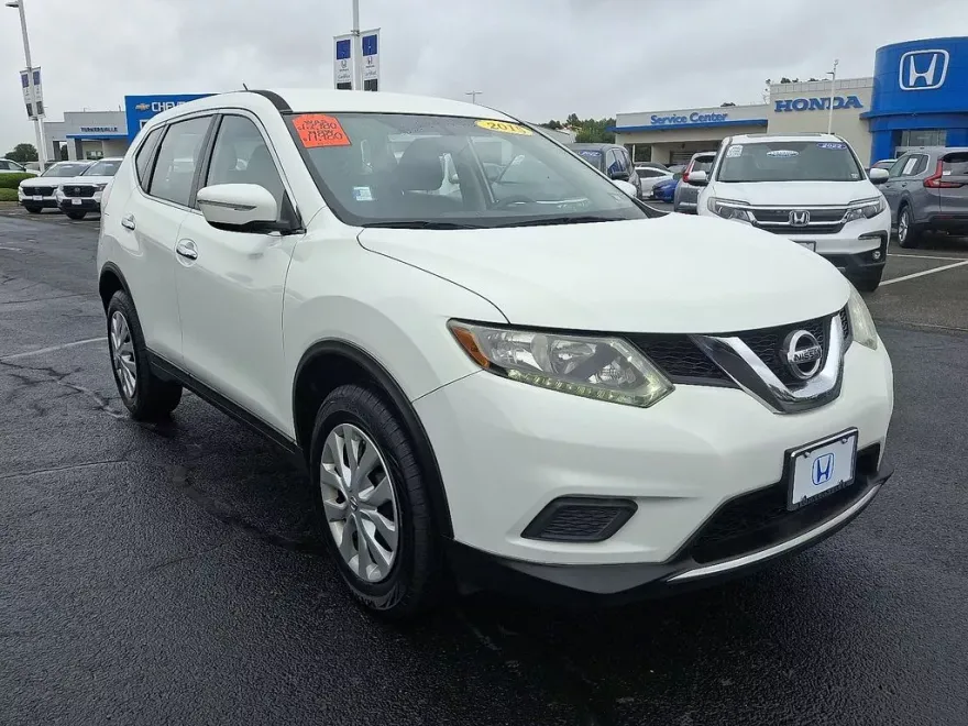 2015 Nissan Rogue S photo 1