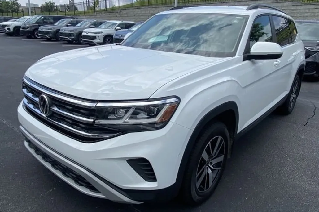 2022 Volkswagen Atlas SE photo 1