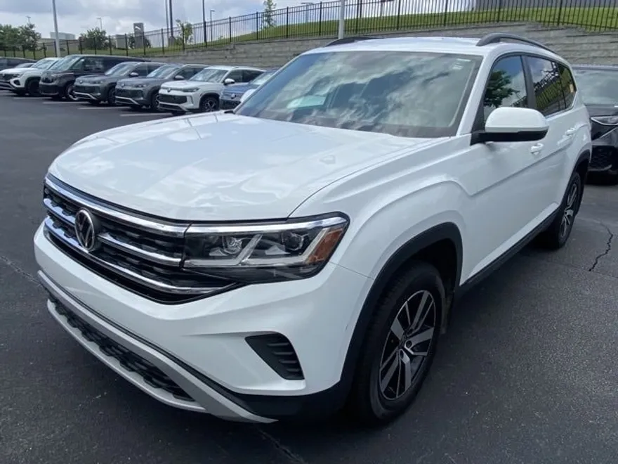 2022 Volkswagen Atlas SE photo 1