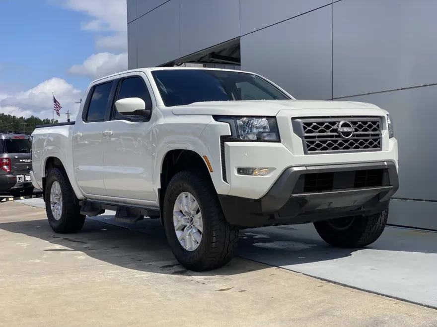 2022 Nissan Frontier Crew Cab SV photo 1