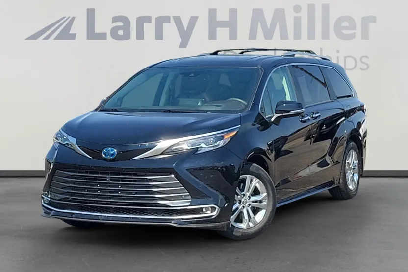 2024 Toyota Sienna Platinum photo 1
