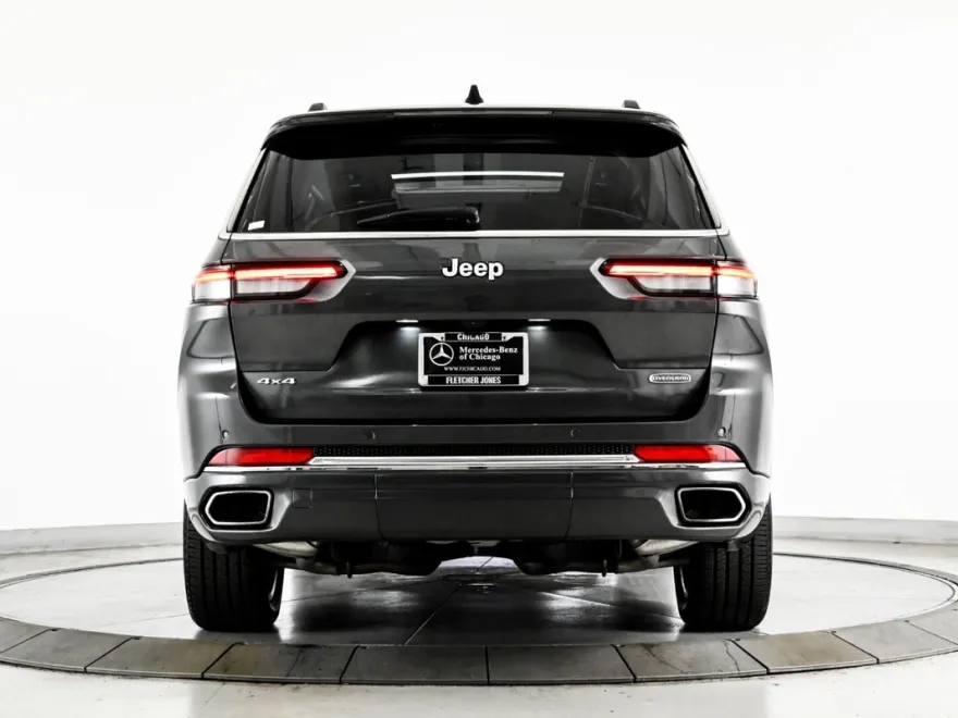 2024 Jeep Grand Cherokee Overland photo 1