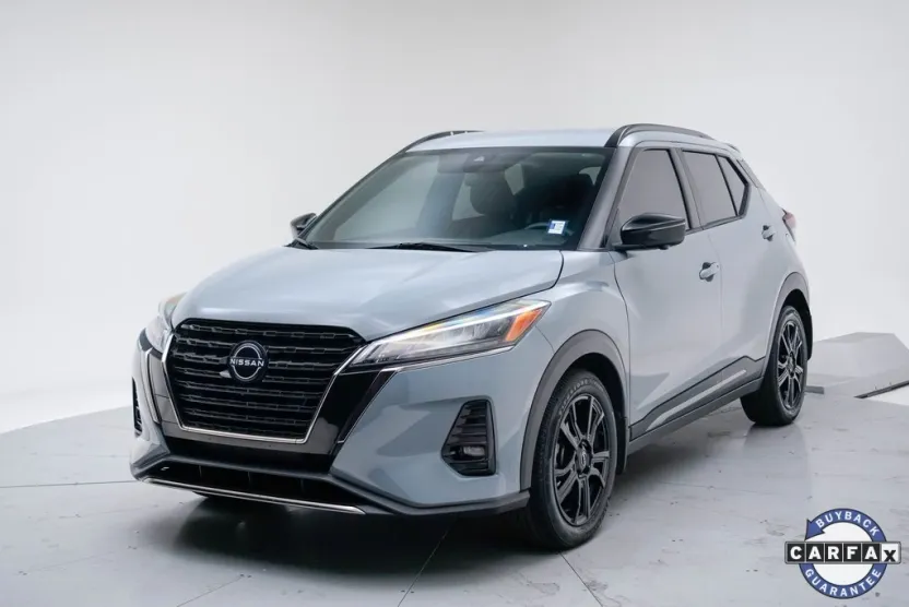 2022 Nissan Kicks SR photo 1
