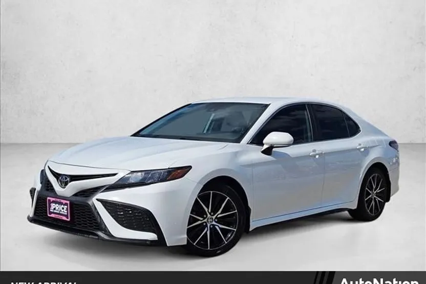 2021 Toyota Camry SE photo 1