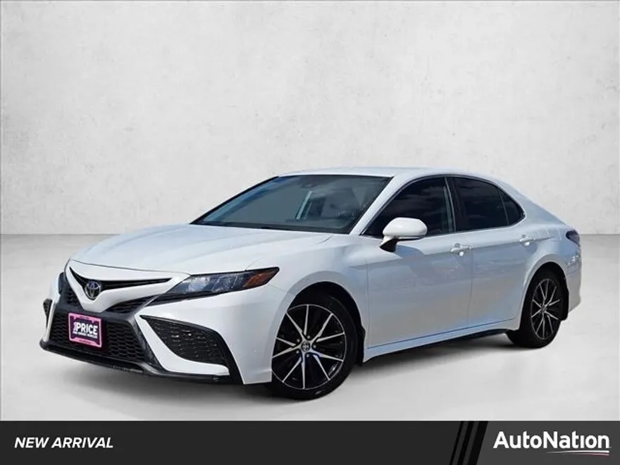 2021 Toyota Camry SE photo 1