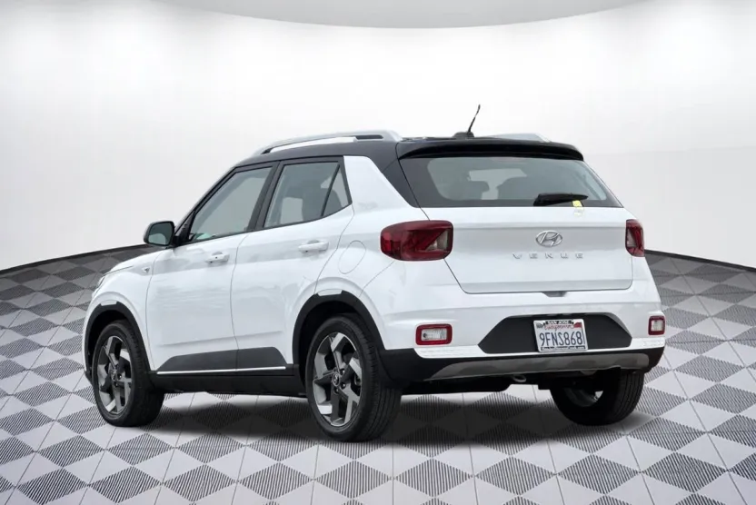 2023 Hyundai Venue Limited photo 1
