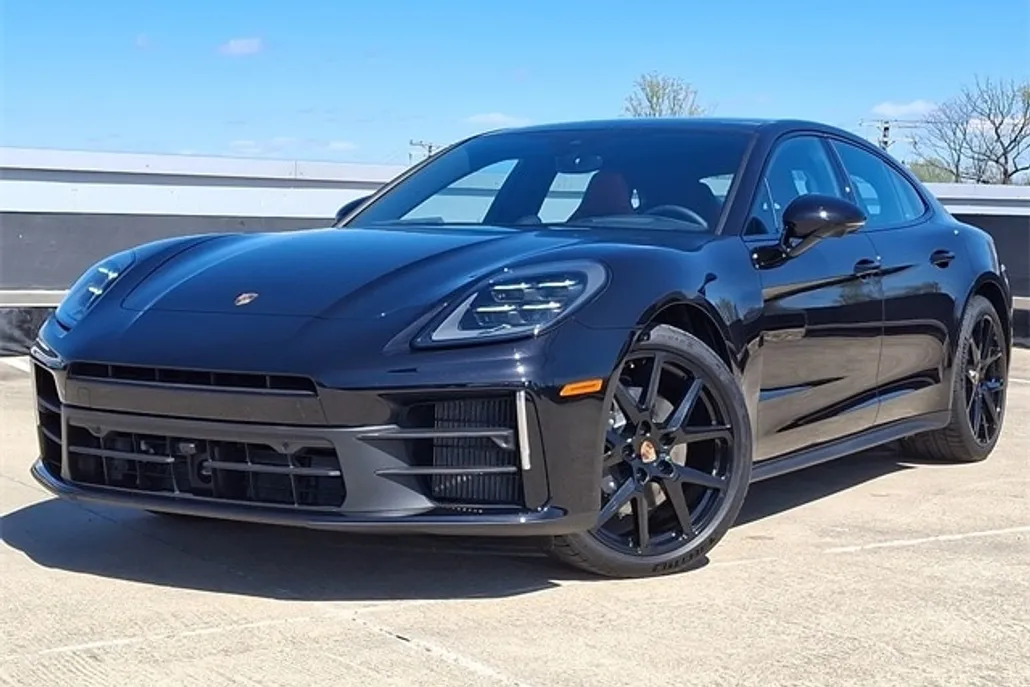 2025 Porsche Panamera 4 photo 1