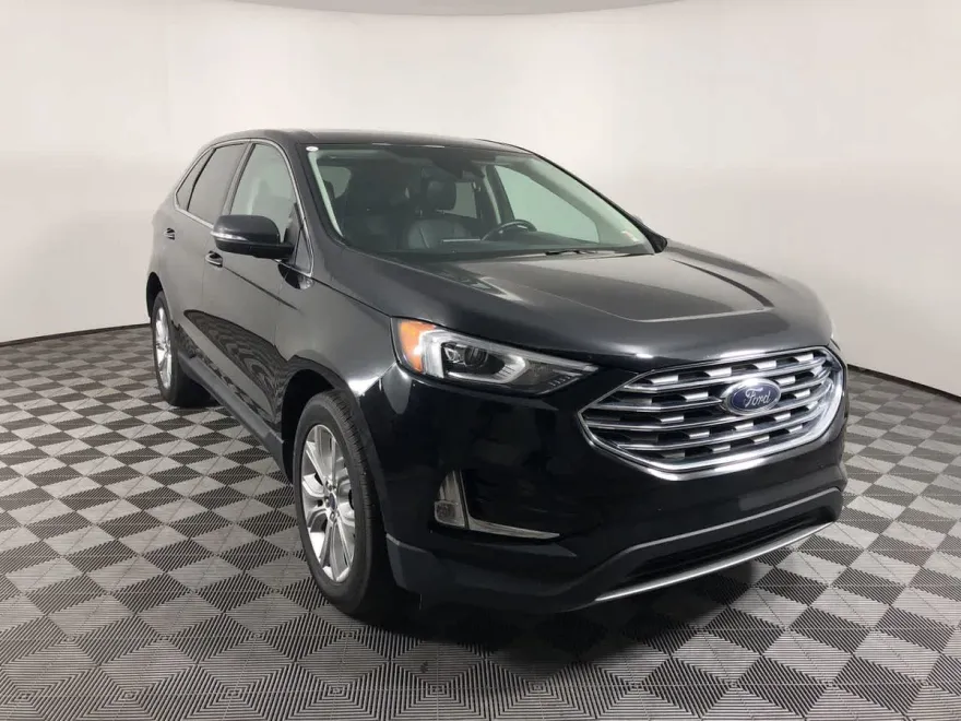 2022 Ford Edge Titanium photo 1