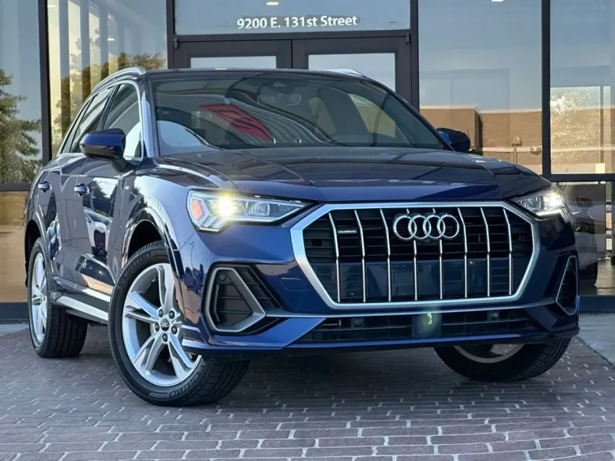 2021 Audi Q3 S line Premium Plus photo 1