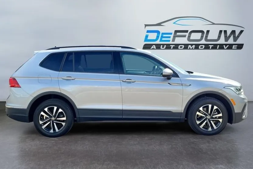 2022 Volkswagen Tiguan S photo 1