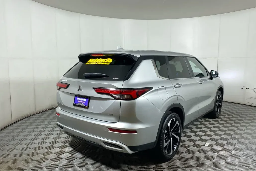 2024 Mitsubishi Outlander SE photo 1