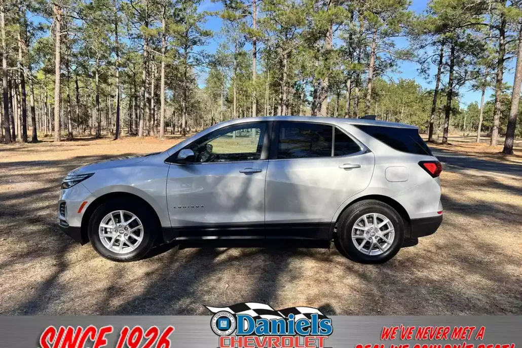 2022 Chevrolet Equinox LT photo 1