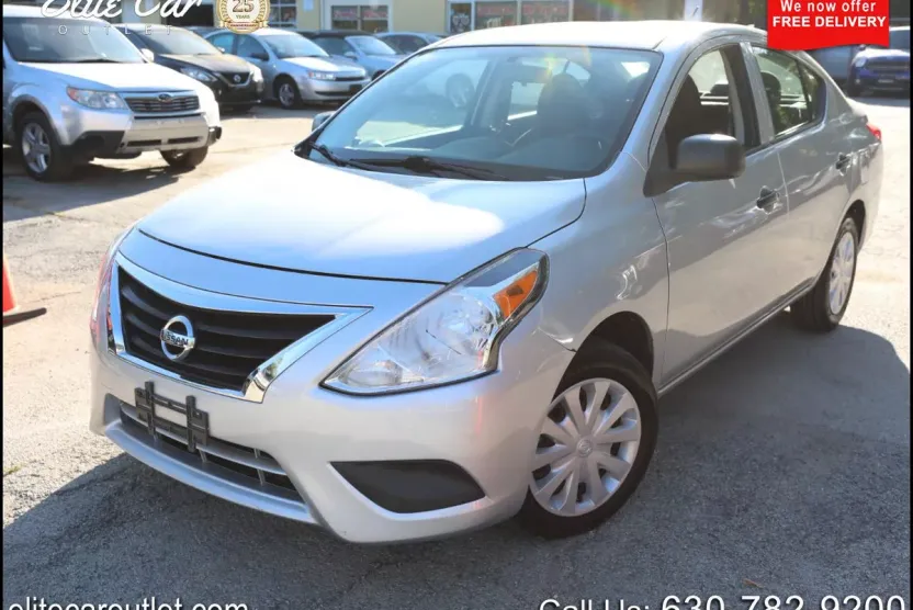 2015 Nissan Versa 1.6 S photo 1