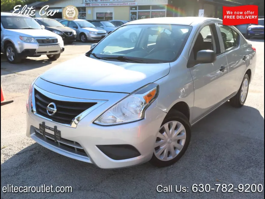 2015 Nissan Versa 1.6 S photo 1