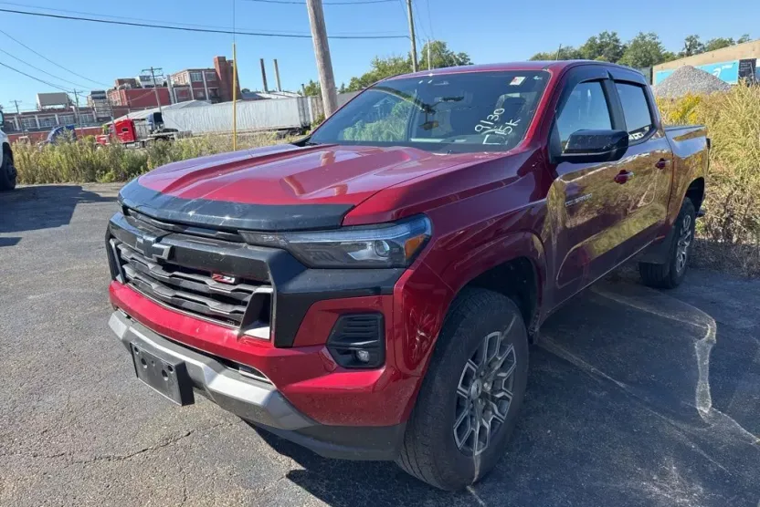 2024 Chevrolet Colorado Z71 photo 1