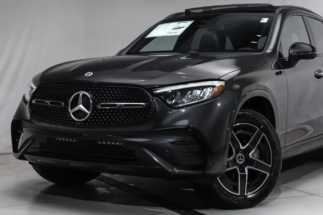 2025 Mercedes Benz GLC 300 4MATIC photo 1
