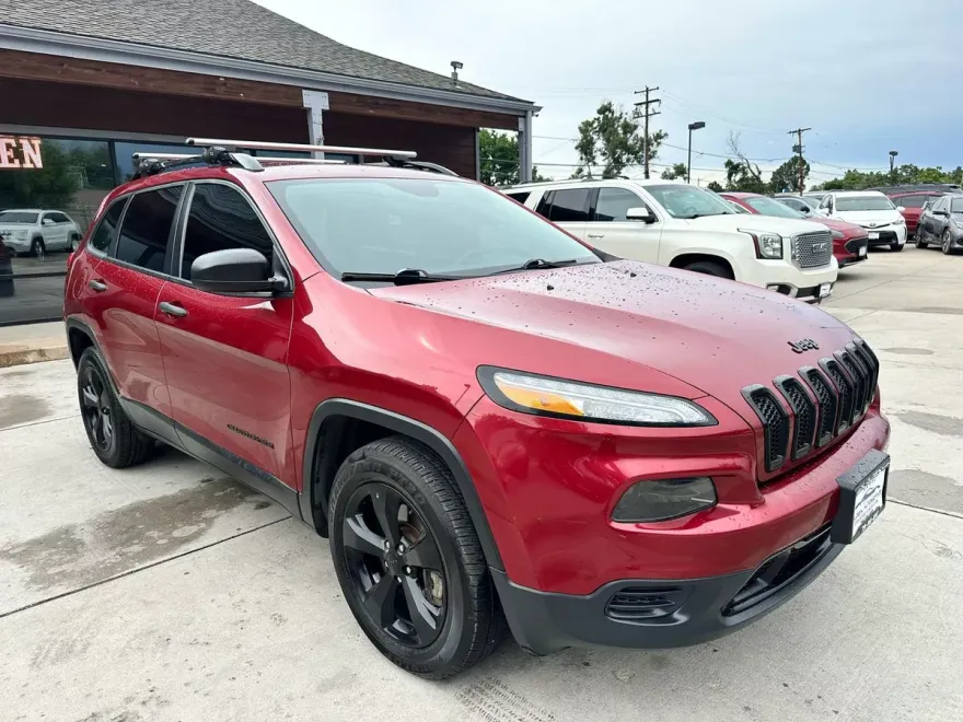 2017 Jeep Cherokee Sport photo 1