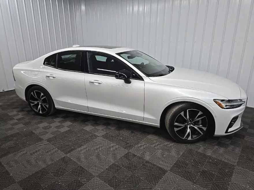 2024 Volvo S60 B5 Plus photo 1
