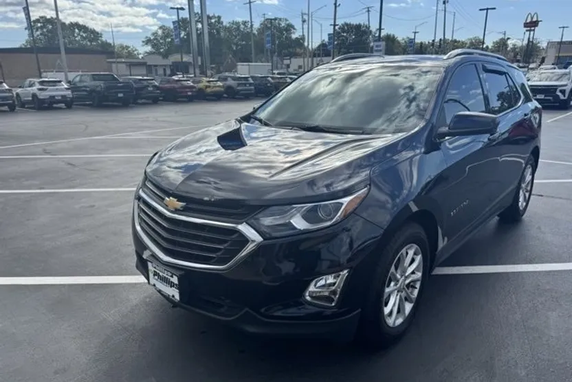 2020 Chevrolet Equinox LT photo 1