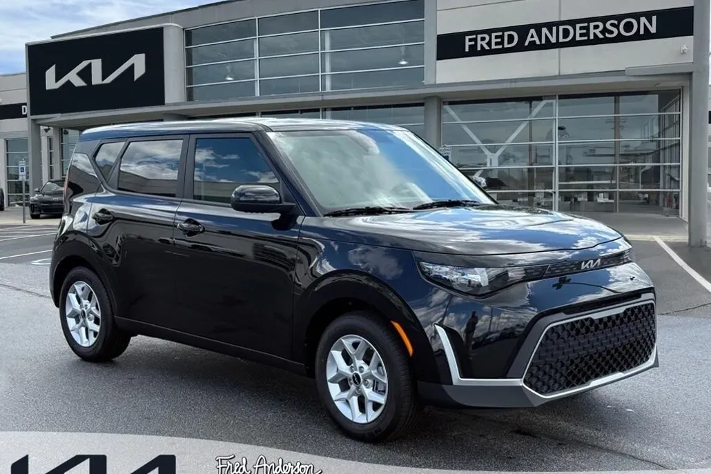 2025 Kia Soul LX photo 1