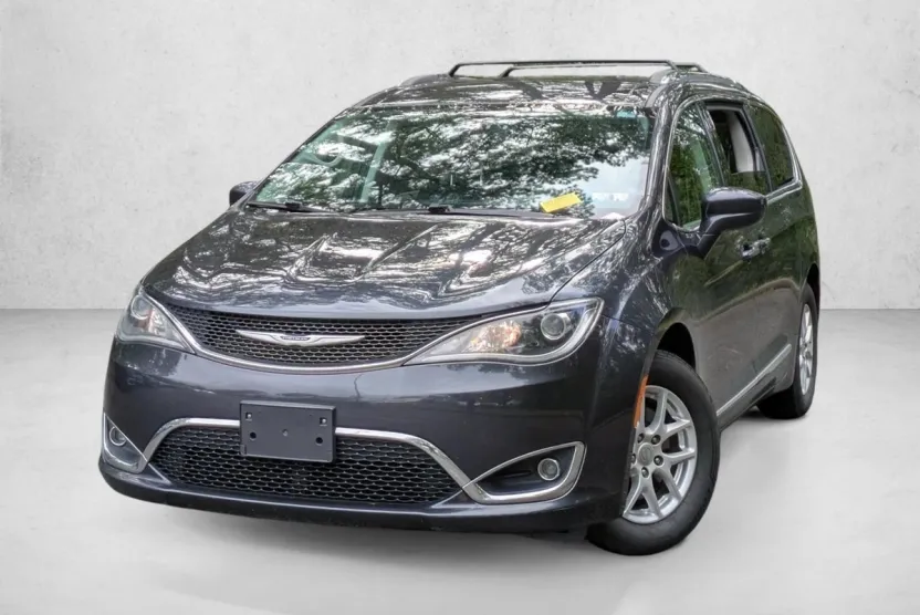 2020 Chrysler Pacifica Touring L photo 1