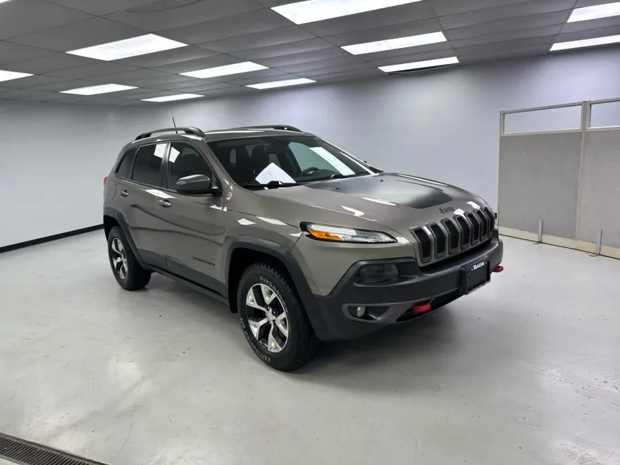 2016 Jeep Cherokee Trailhawk photo 1