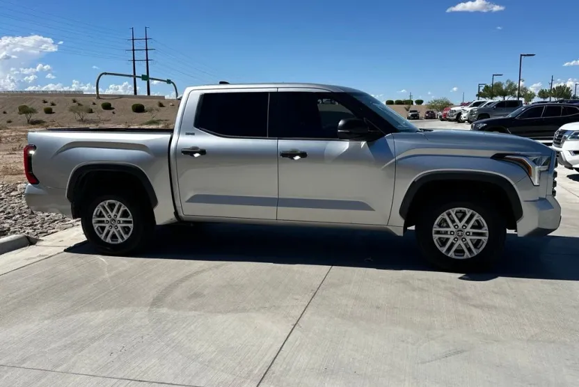 2022 Toyota Tundra SR5 photo 1