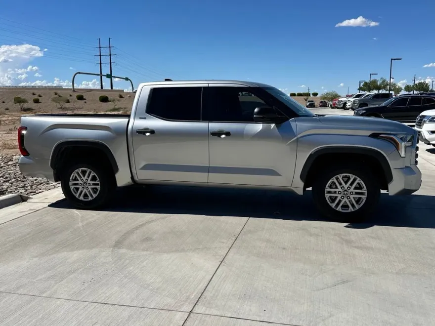 2022 Toyota Tundra SR5 photo 1
