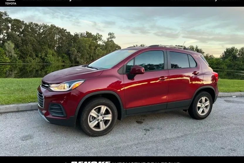2021 Chevrolet Trax LT photo 1