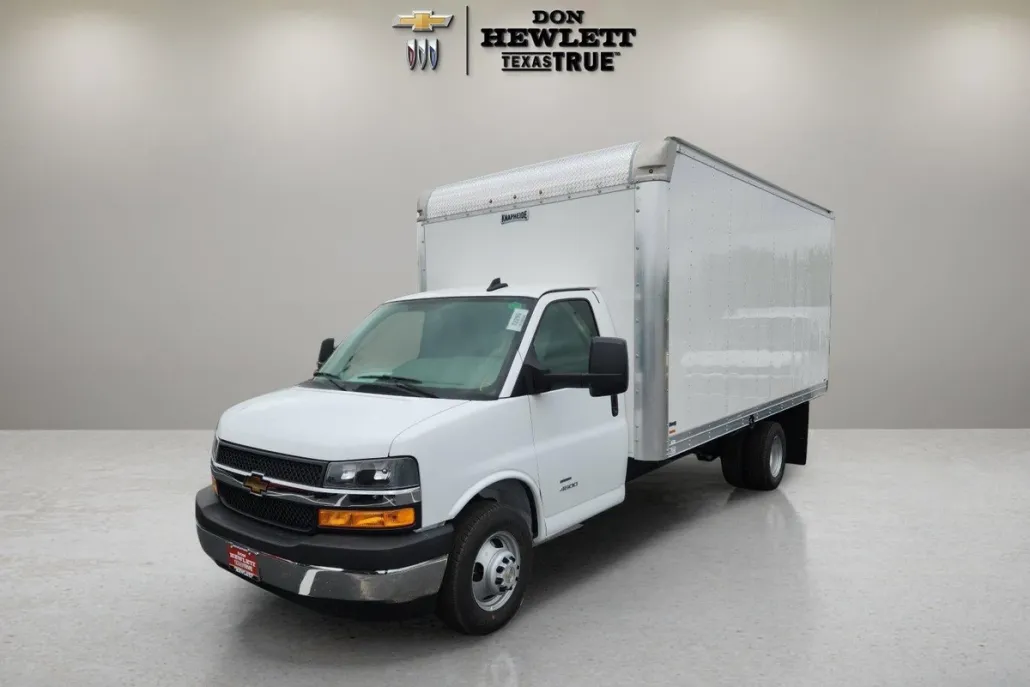 2025 Chevrolet Express Cutaway photo 1