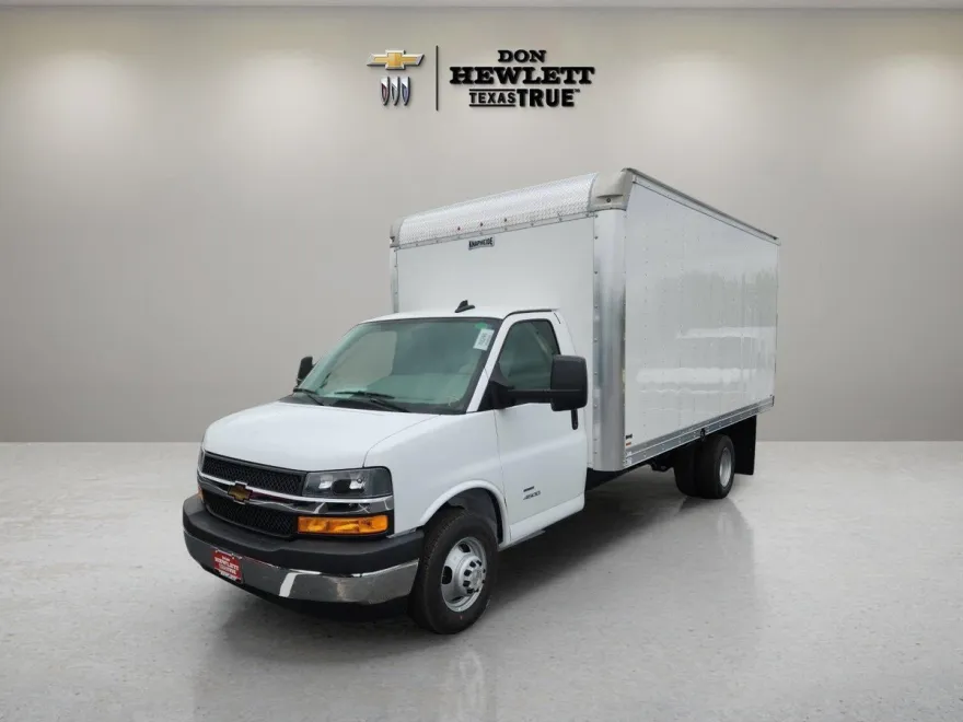2025 Chevrolet Express Cutaway photo 1