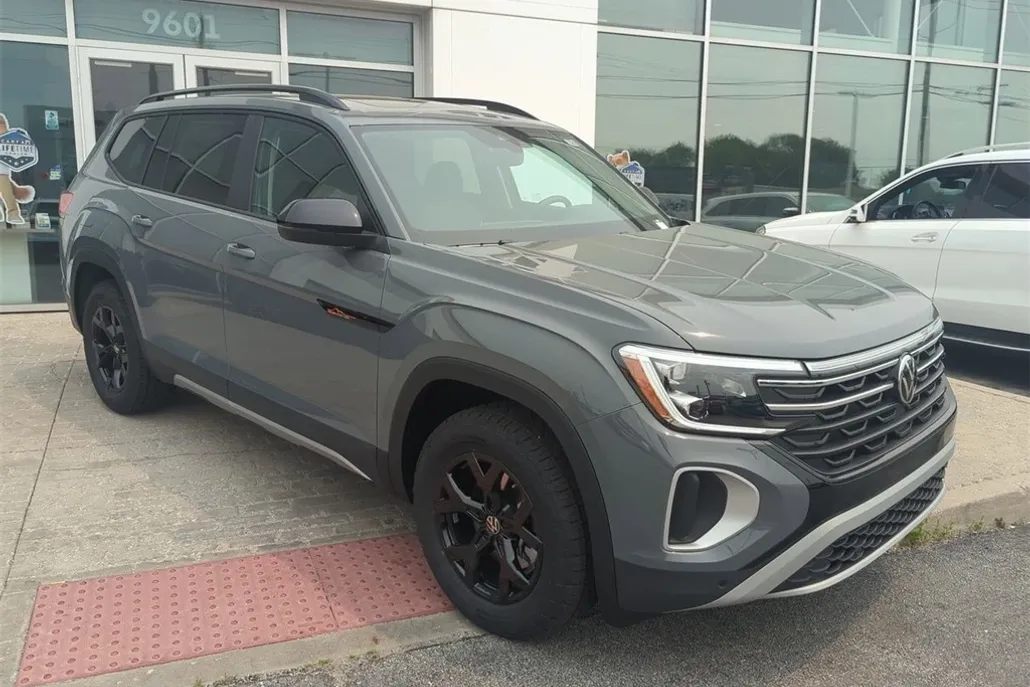 2025 Volkswagen Atlas Peak Edition SE photo 1