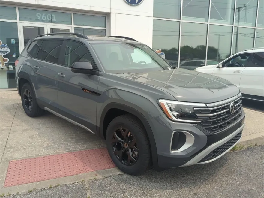 2025 Volkswagen Atlas Peak Edition SE photo 1