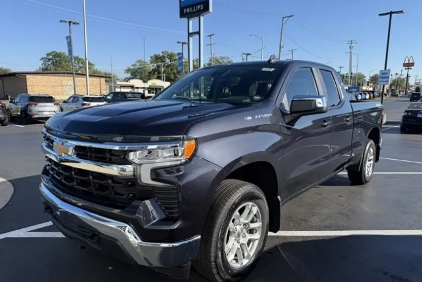 2022 Chevrolet Silverado 1500 LT photo 1
