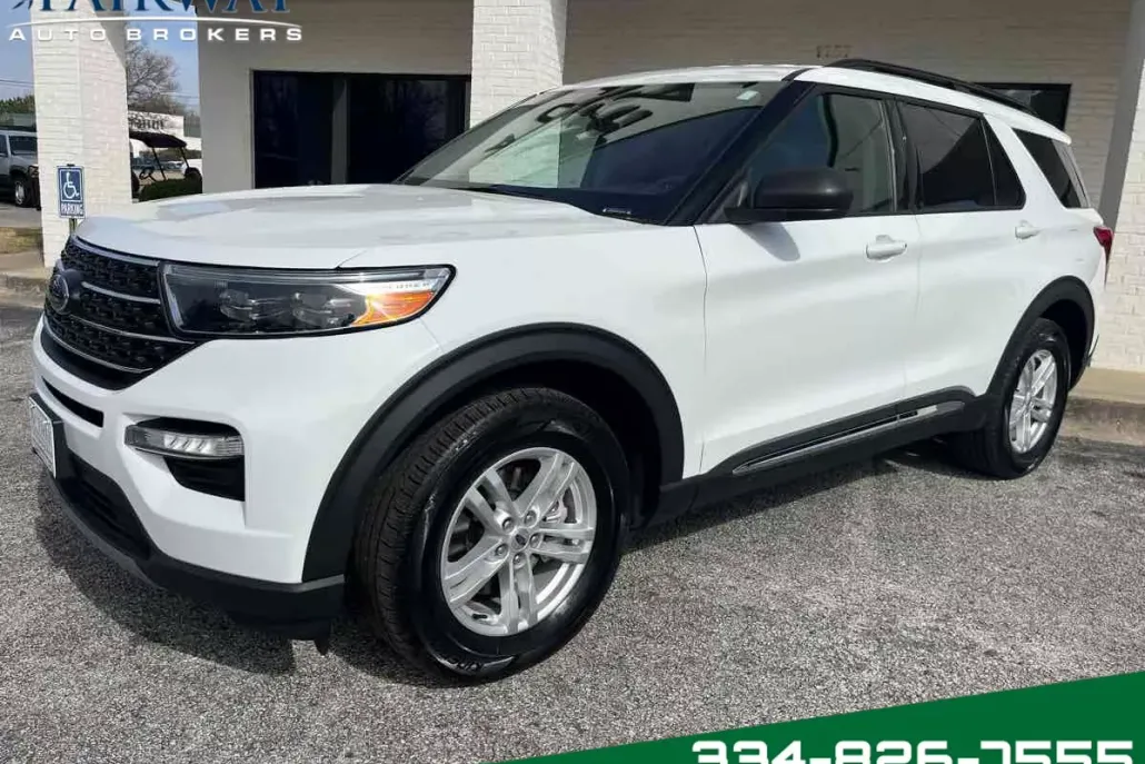 2023 Ford Explorer XLT photo 1