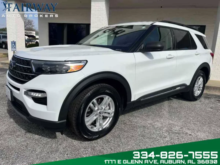 2023 Ford Explorer XLT photo 1