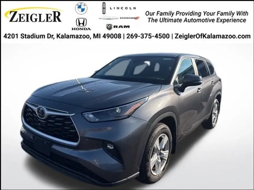 2024 Toyota Highlander Base photo 1