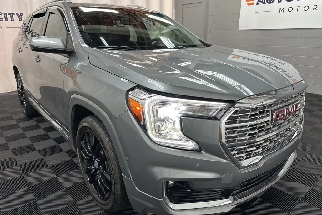 2024 Gmc Terrain Denali photo 1