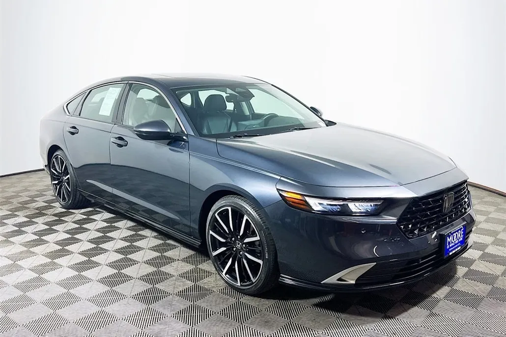 2023 Honda Accord Hybrid Touring photo 1