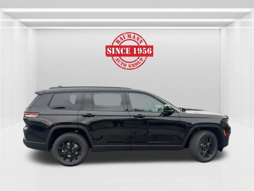 2025 Jeep Grand Cherokee Altitude photo 1