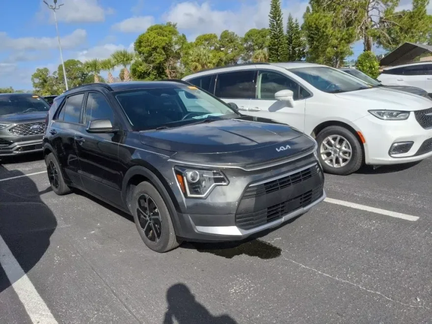 2023 Kia Niro EX photo 1