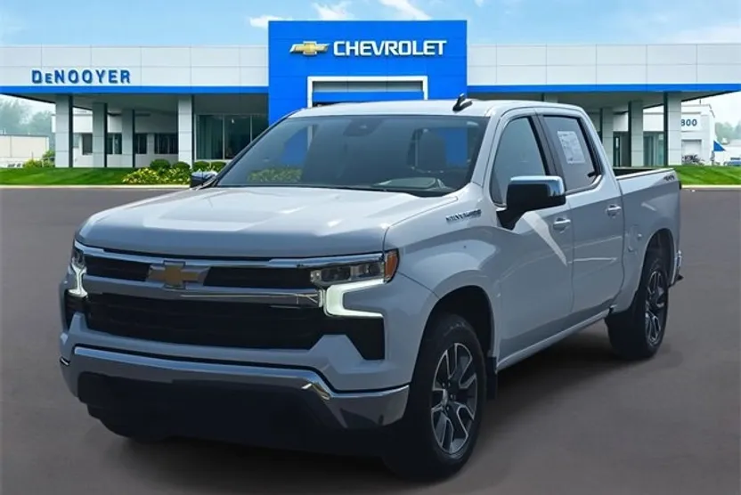 2023 Chevrolet Silverado photo 1