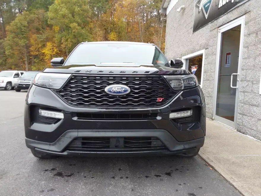 2020 Ford Explorer ST photo 1