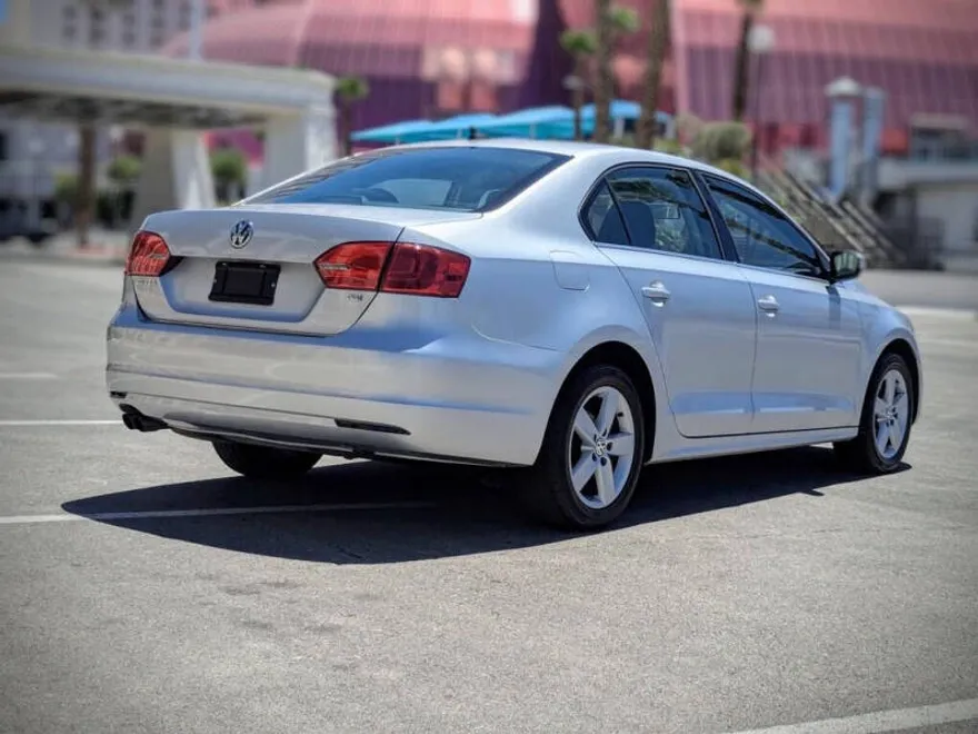 2013 Volkswagen Jetta TDI photo 1