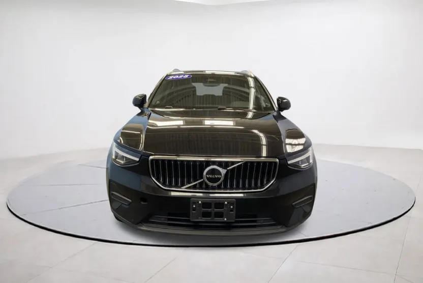 2025 Volvo XC40 Core photo 1